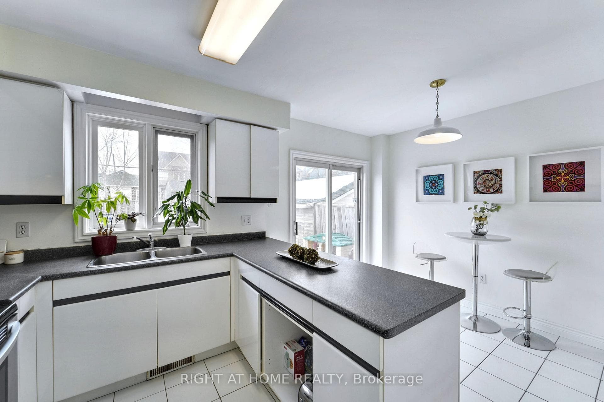 398 Woburn Avenue photo 17