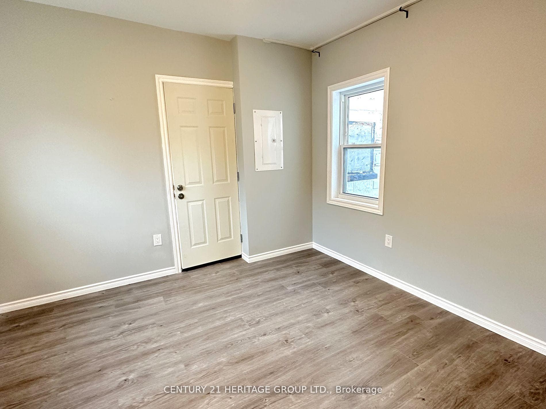 5002 Victoria Avenue photo 31