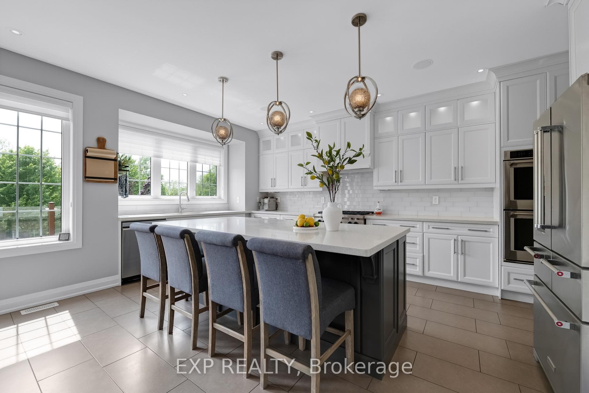 156 Degraaf Crescent photo 11