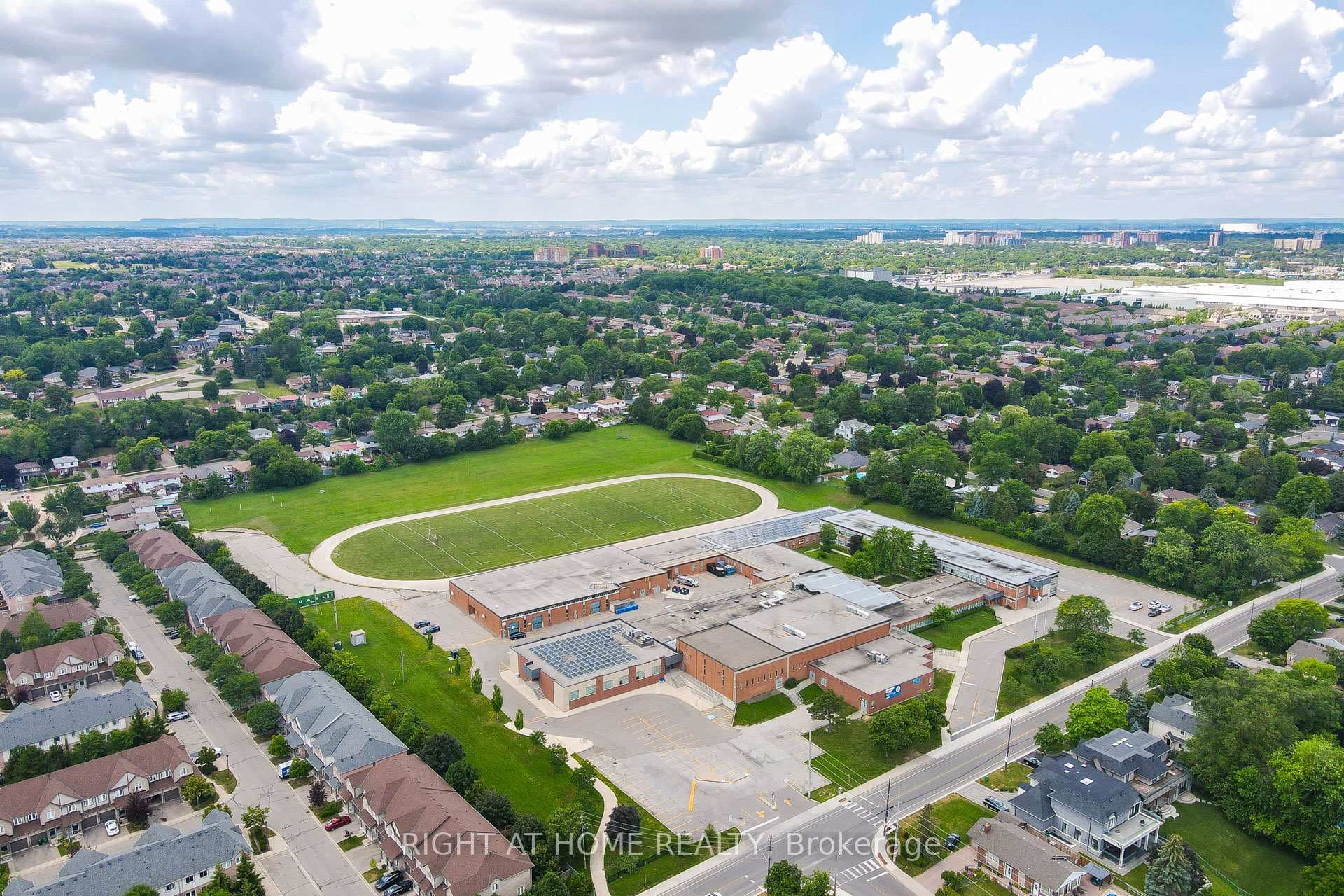 Streetsville Secondary School a 5 Minute Walk