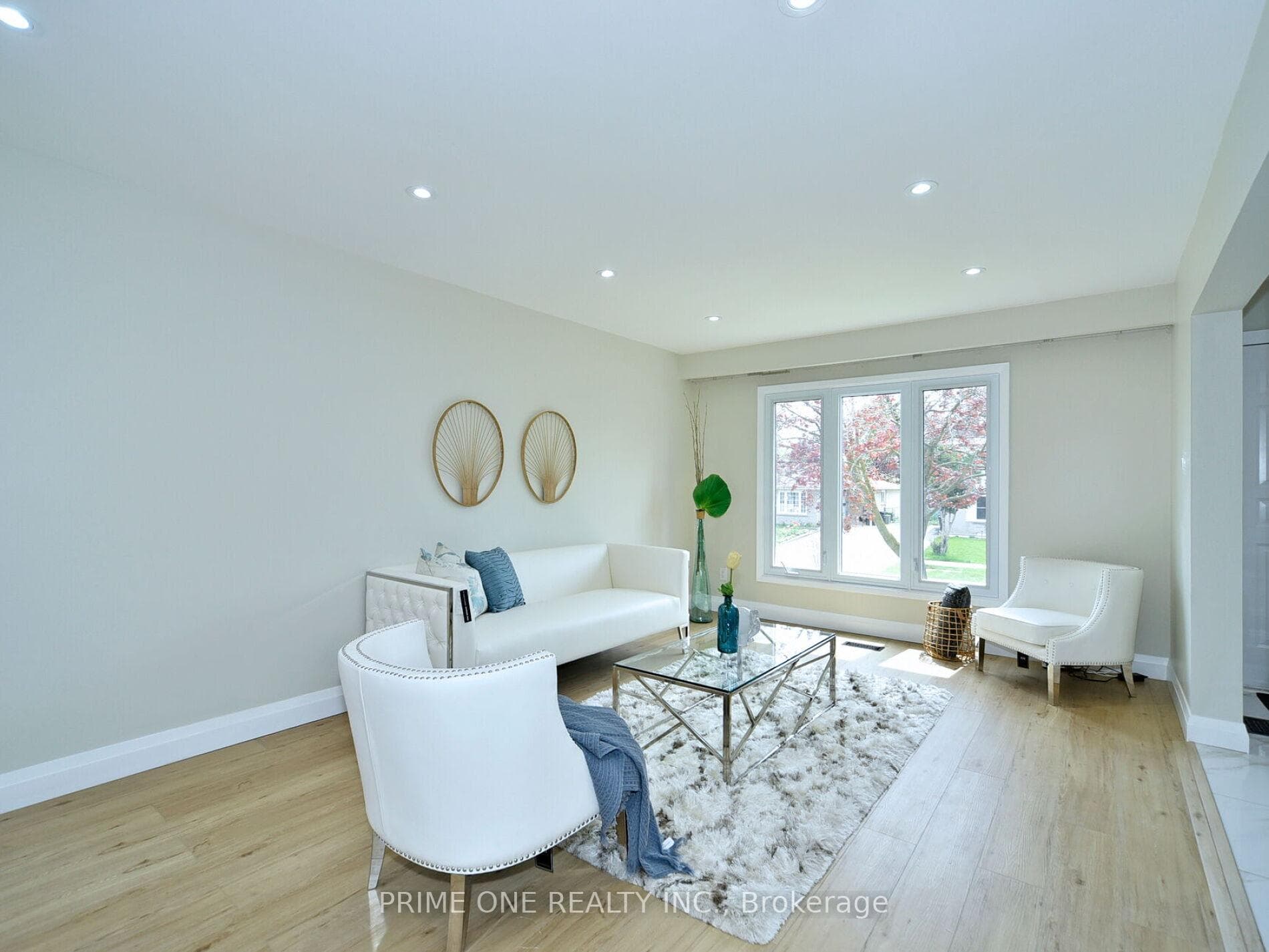 10 Coxworth Crescent photo 5