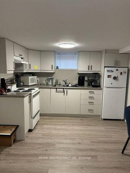 9 Camilla Crescent Unit Lower photo 8