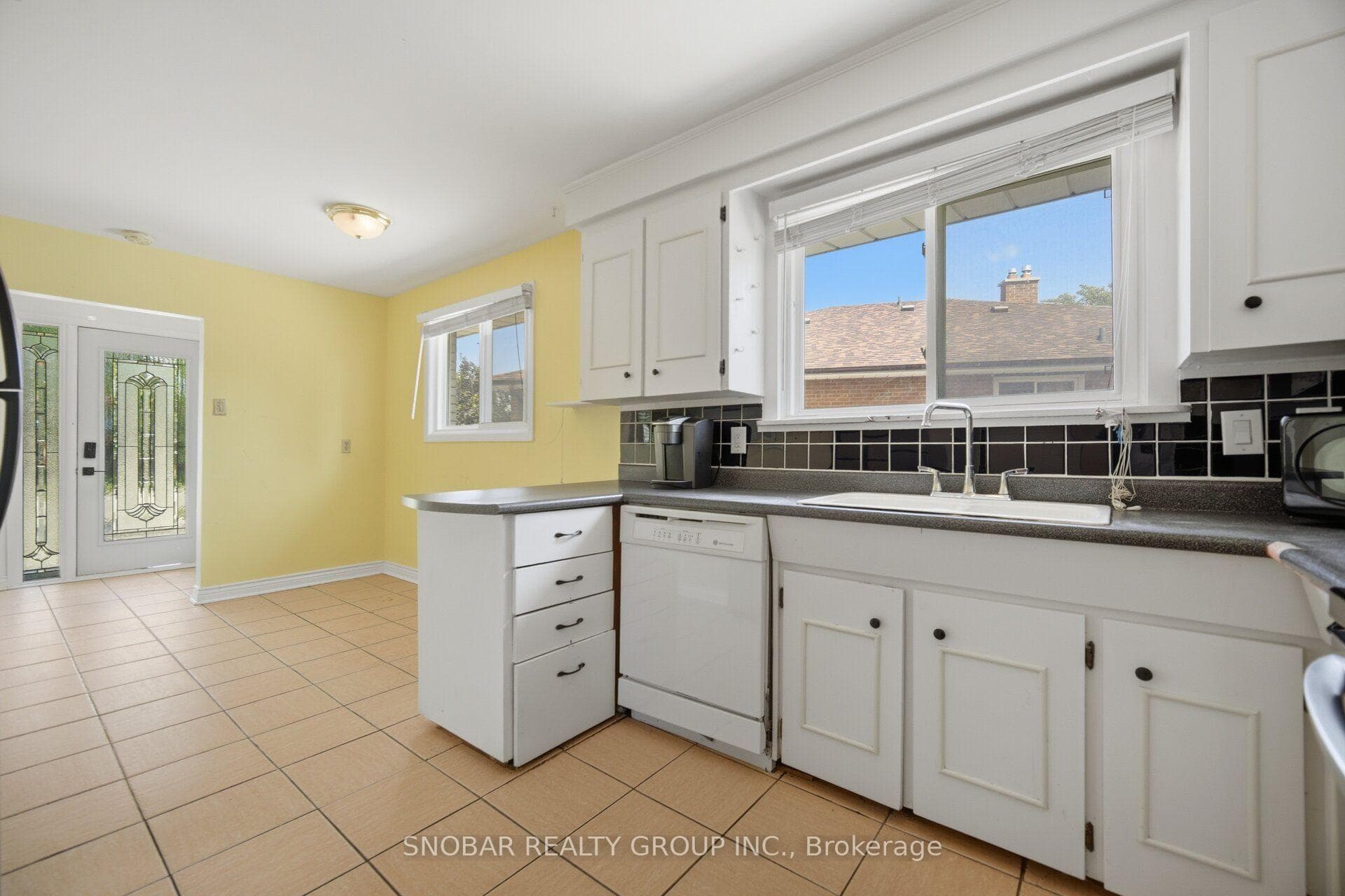 1228 Shamir Crescent photo 6