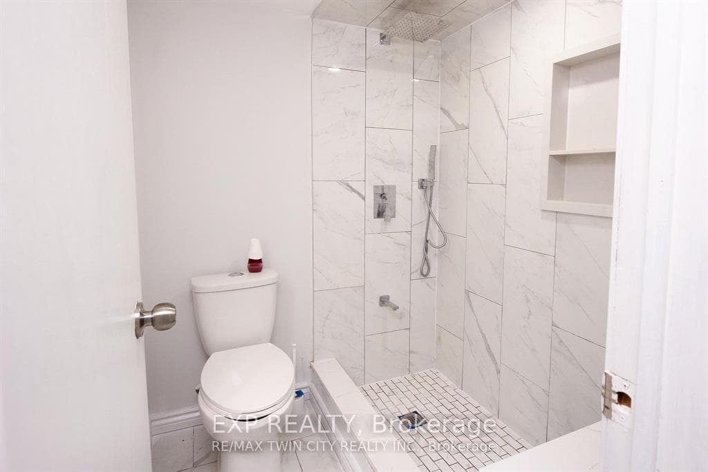 284 Cedar Crescent photo 23