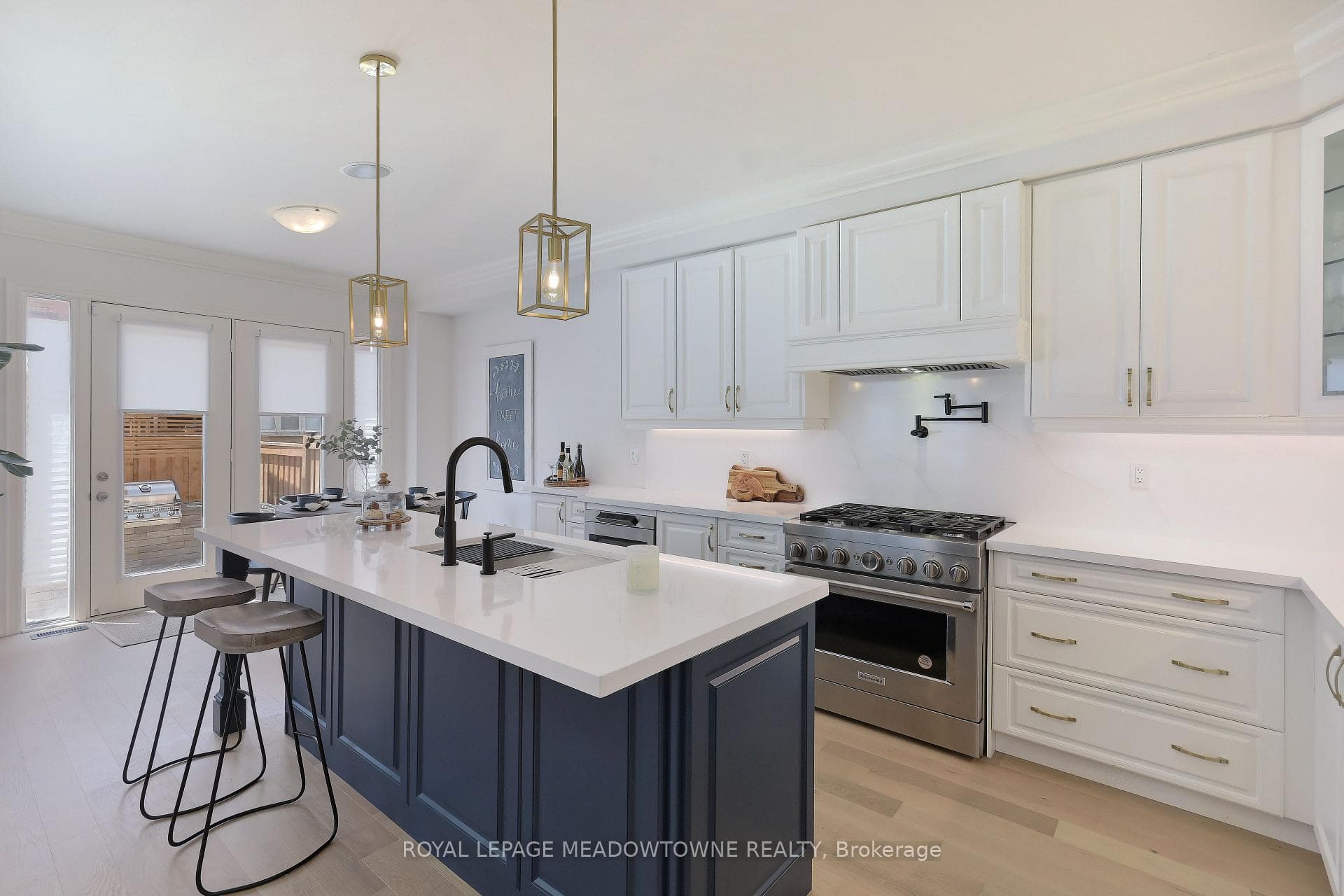 125 Burnhamthorpe Road photo 11