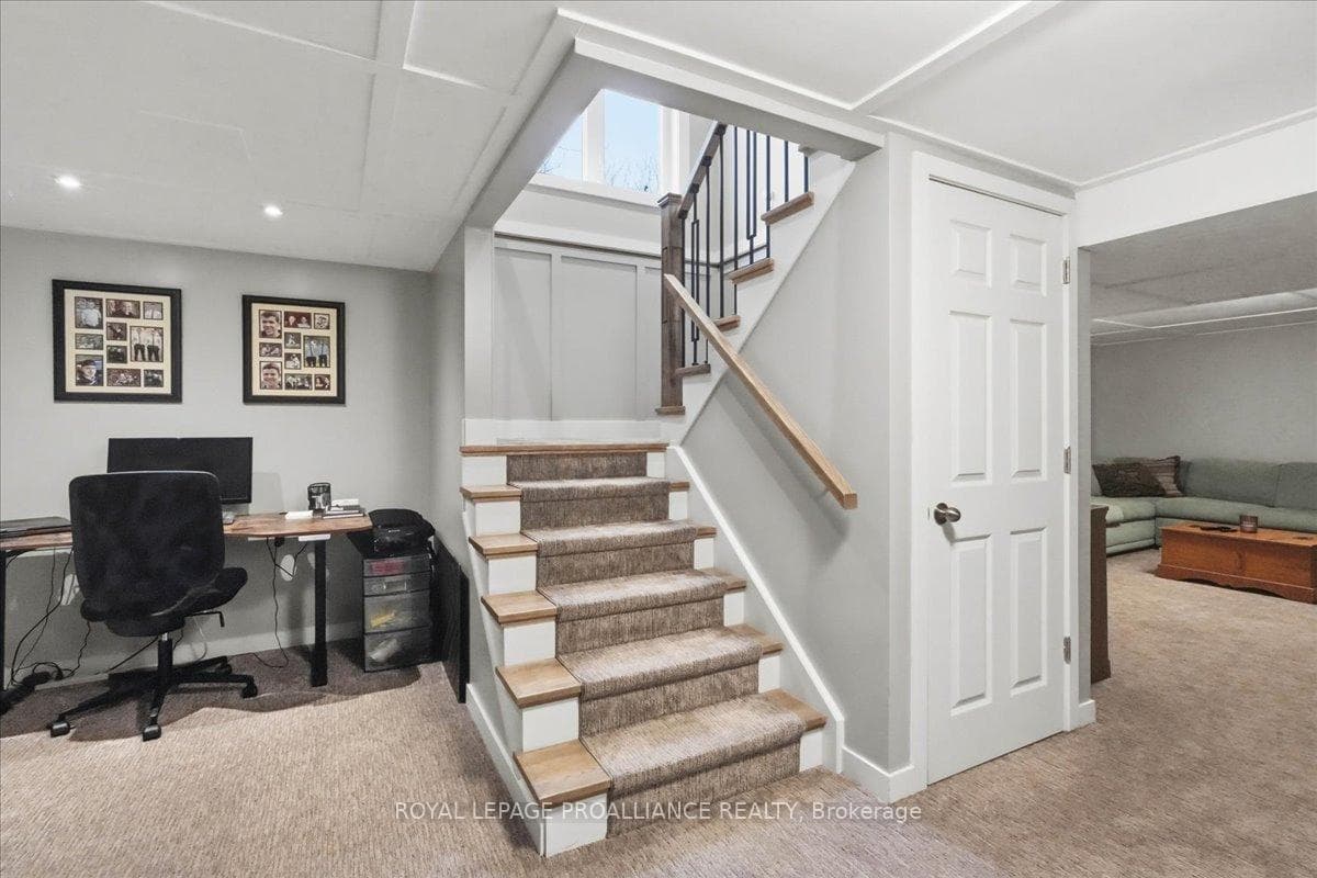 300 Farnham Road photo 26