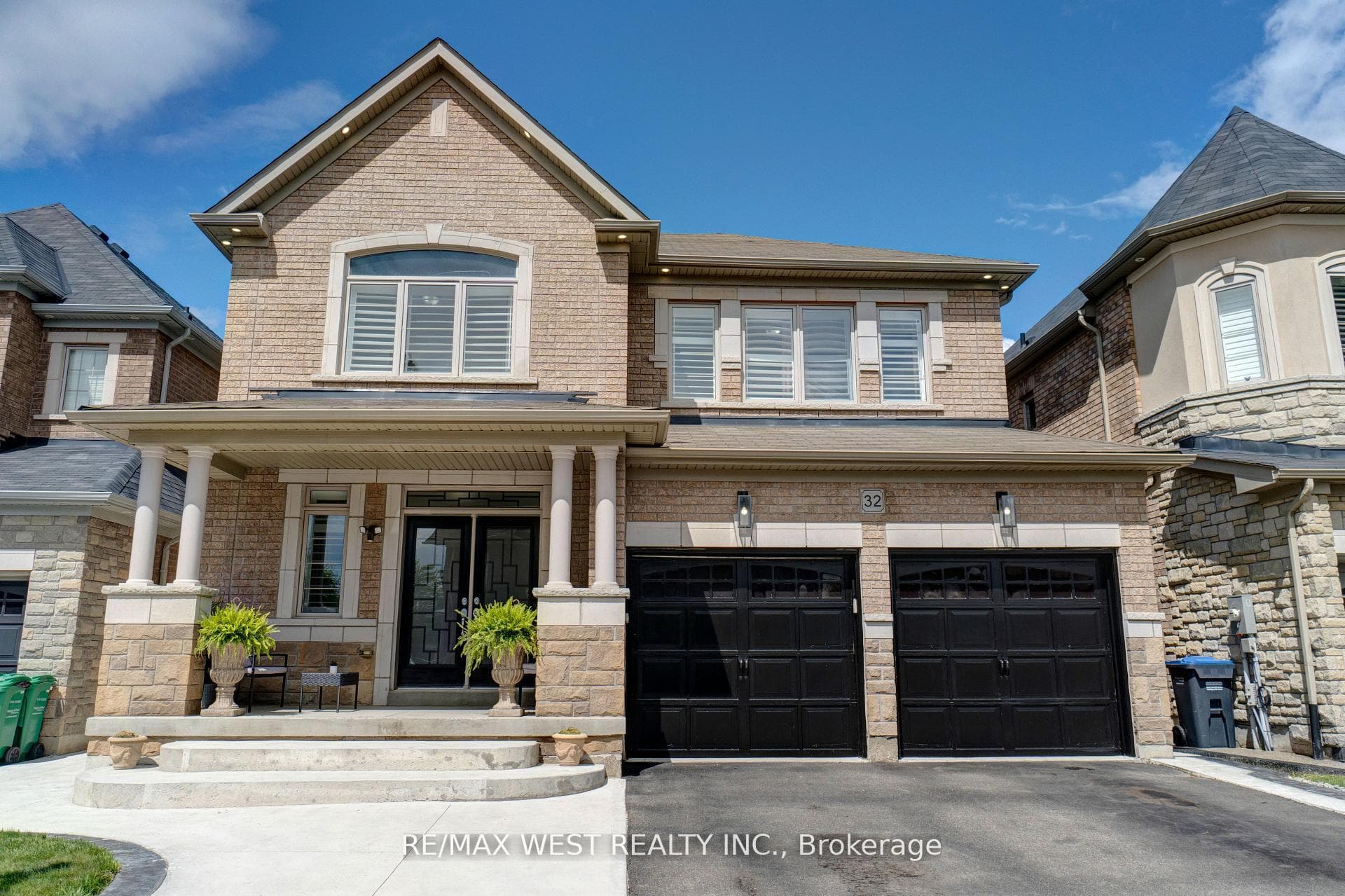32 Brookwater Crescent photo 1
