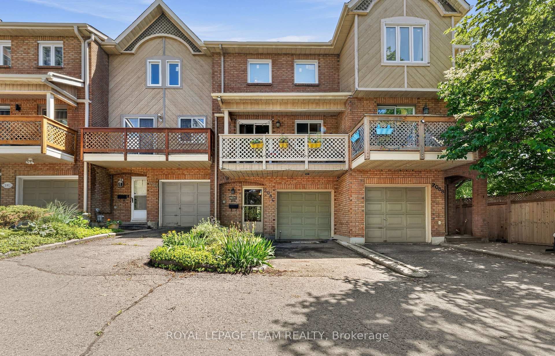 2086 Carling Avenue photo 1