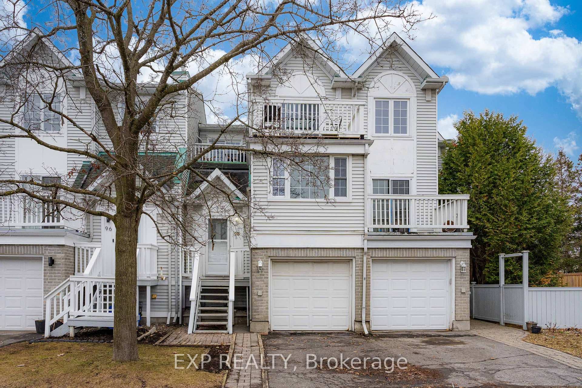 98 Castlegreen Private photo 1