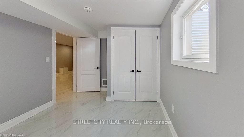 9 Scotchpine Crescent photo 34