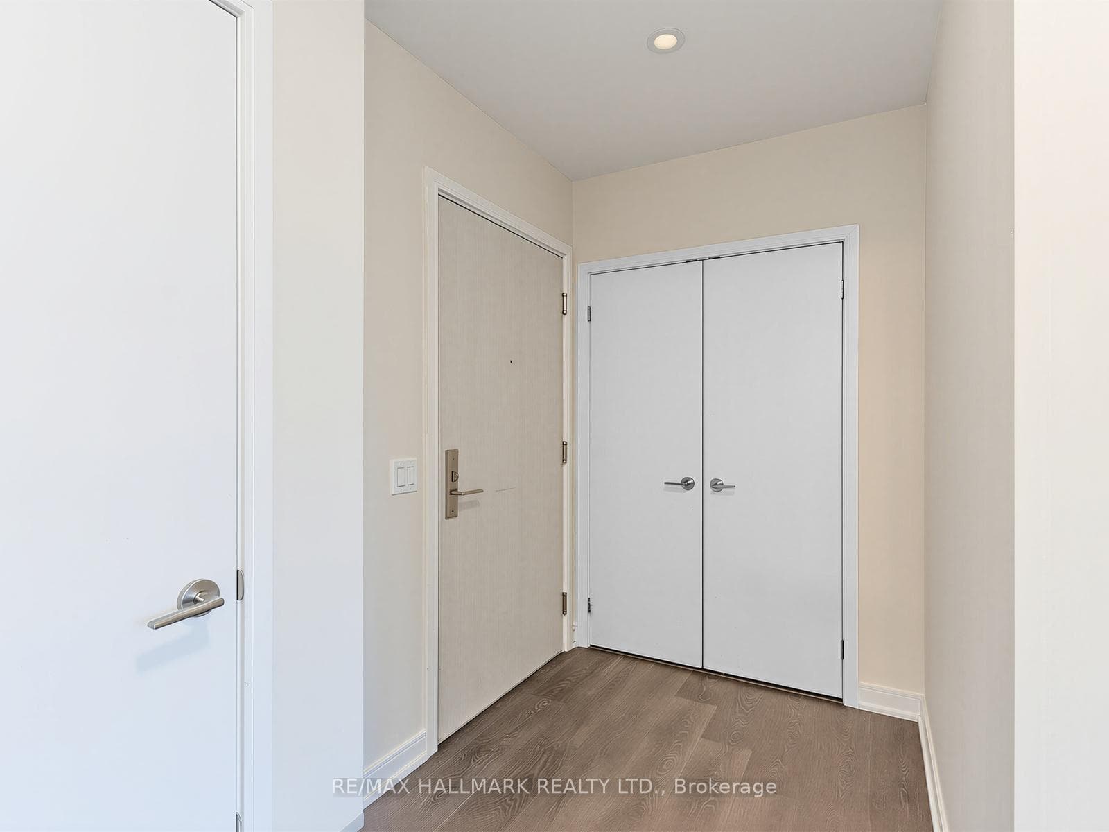 30 Samuel Wood Way Unit 2304 photo 5