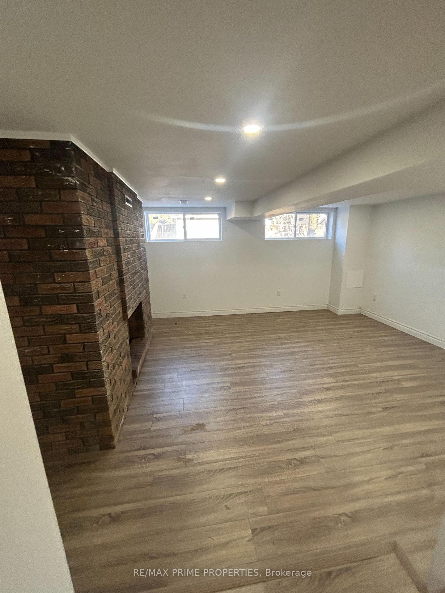 239 Margaret Drive Unit Lower photo 17