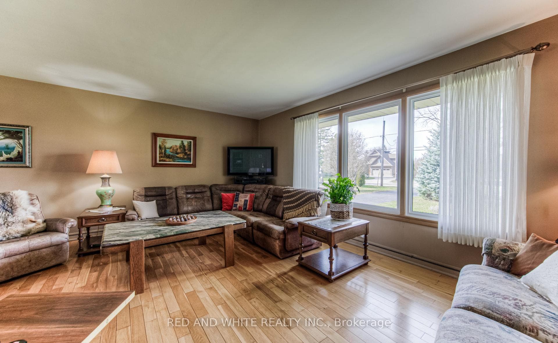 137 Riverbank Drive photo 9