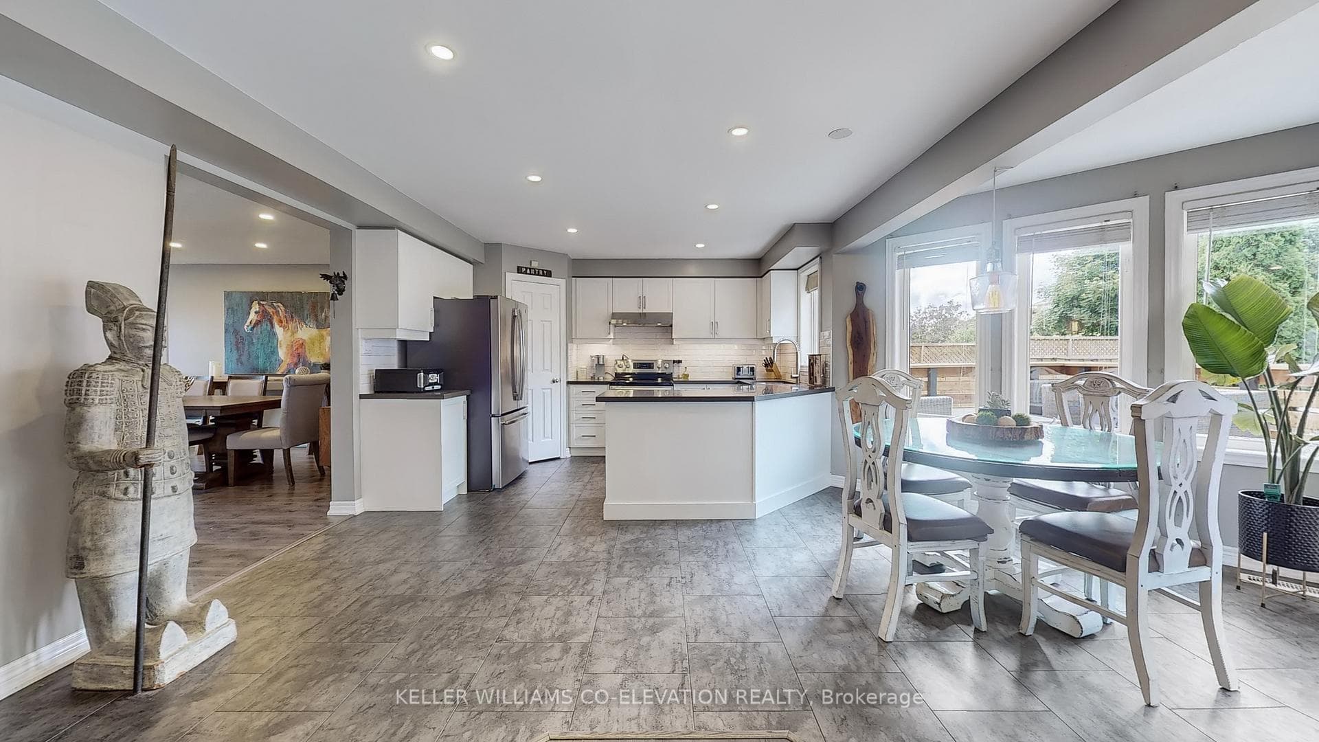373 Niagara Drive photo 10