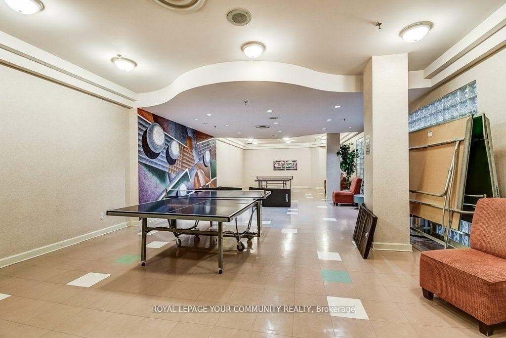 88 Corporate Drive Unit 1817 photo 32