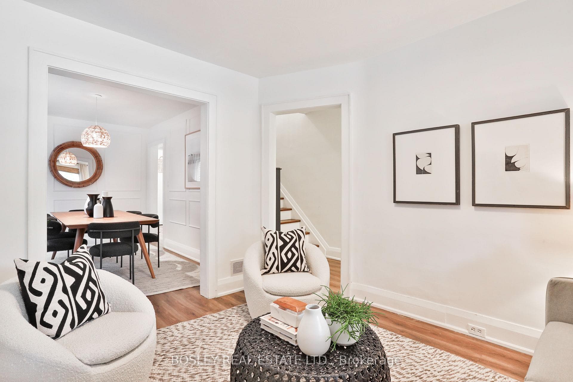 Seamless flow into the dining room