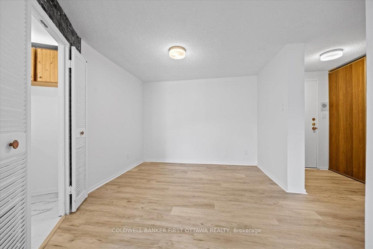 1171 AMBLESIDE Drive Unit 808 photo 4