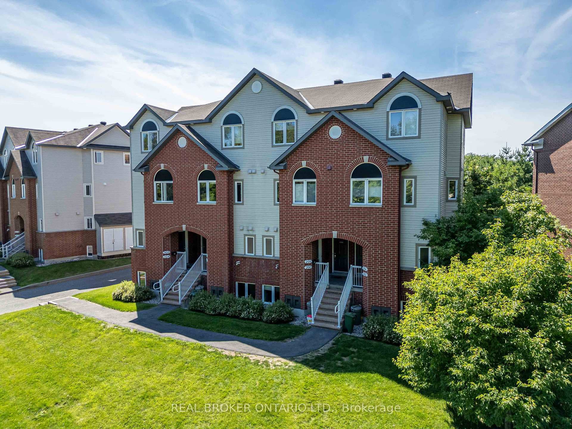 292 London Terrace photo 1