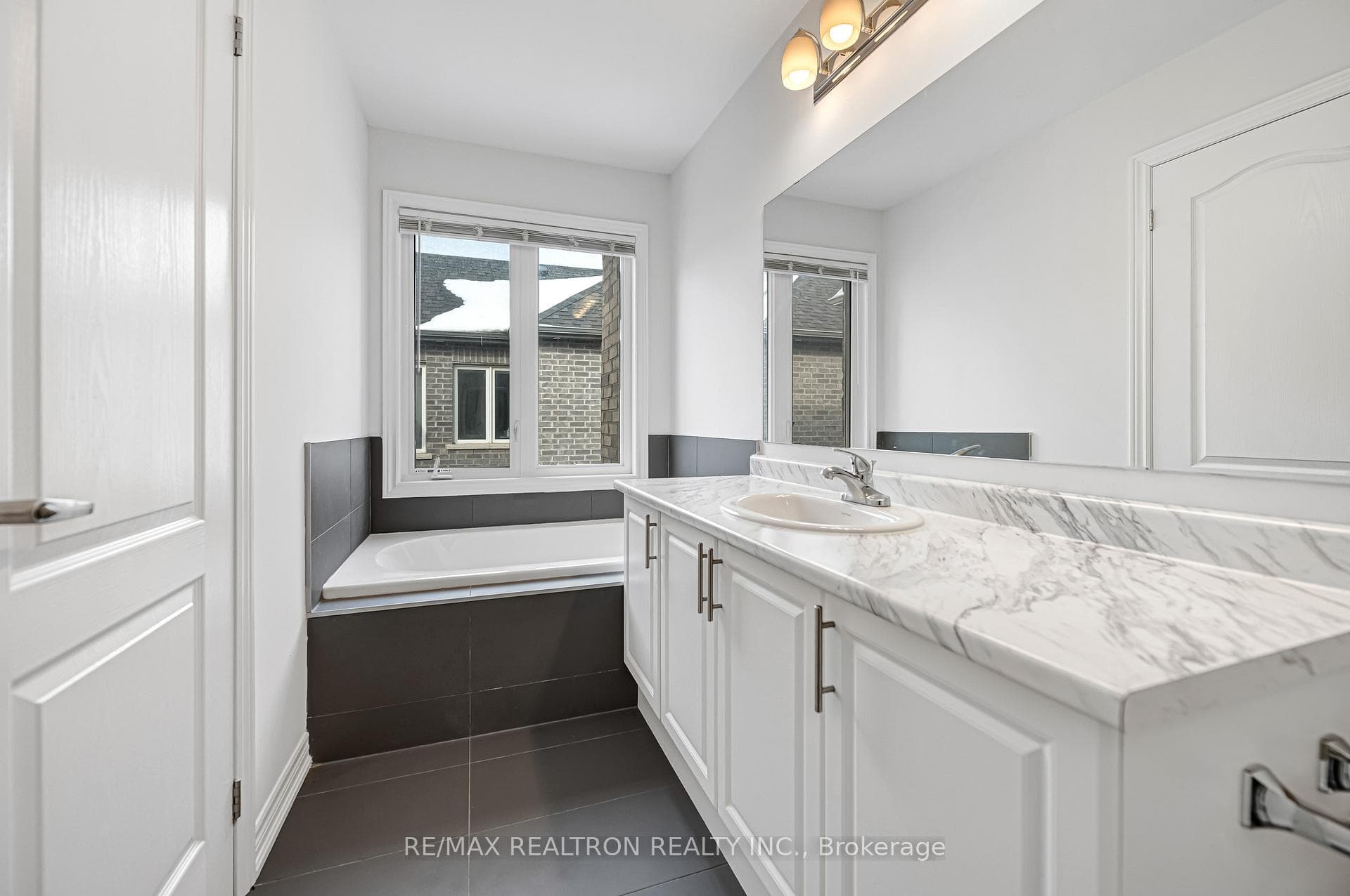 51 Albert Lewis Street photo 43