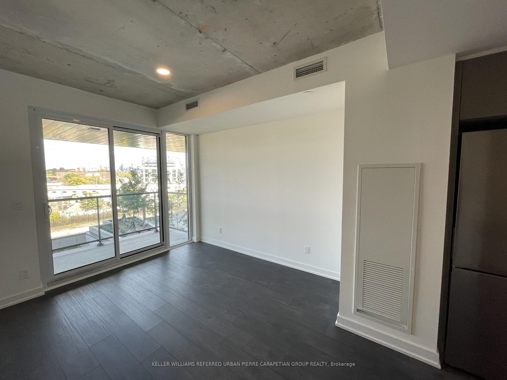 57 Brock Avenue Unit 413 photo 7