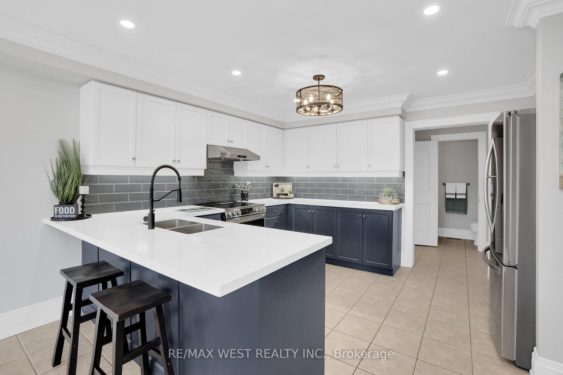 95 castelli Court photo 17
