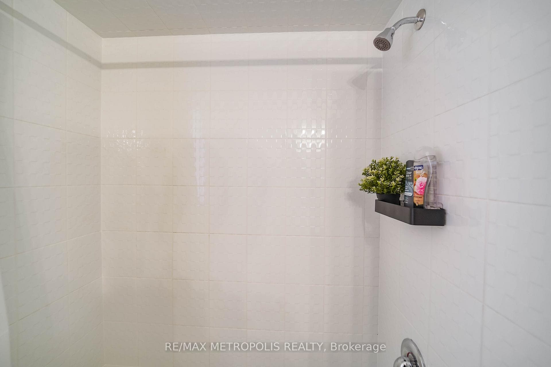 17 Hickling Lane photo 32