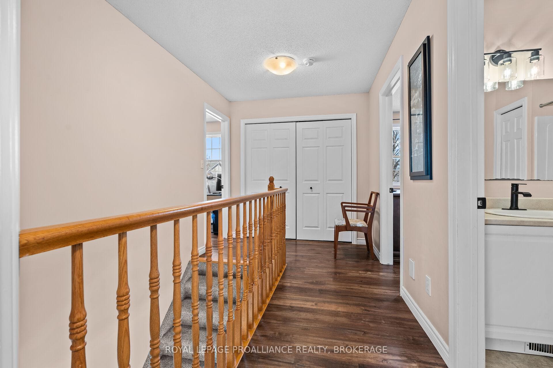 535 Freeman Crescent photo 20