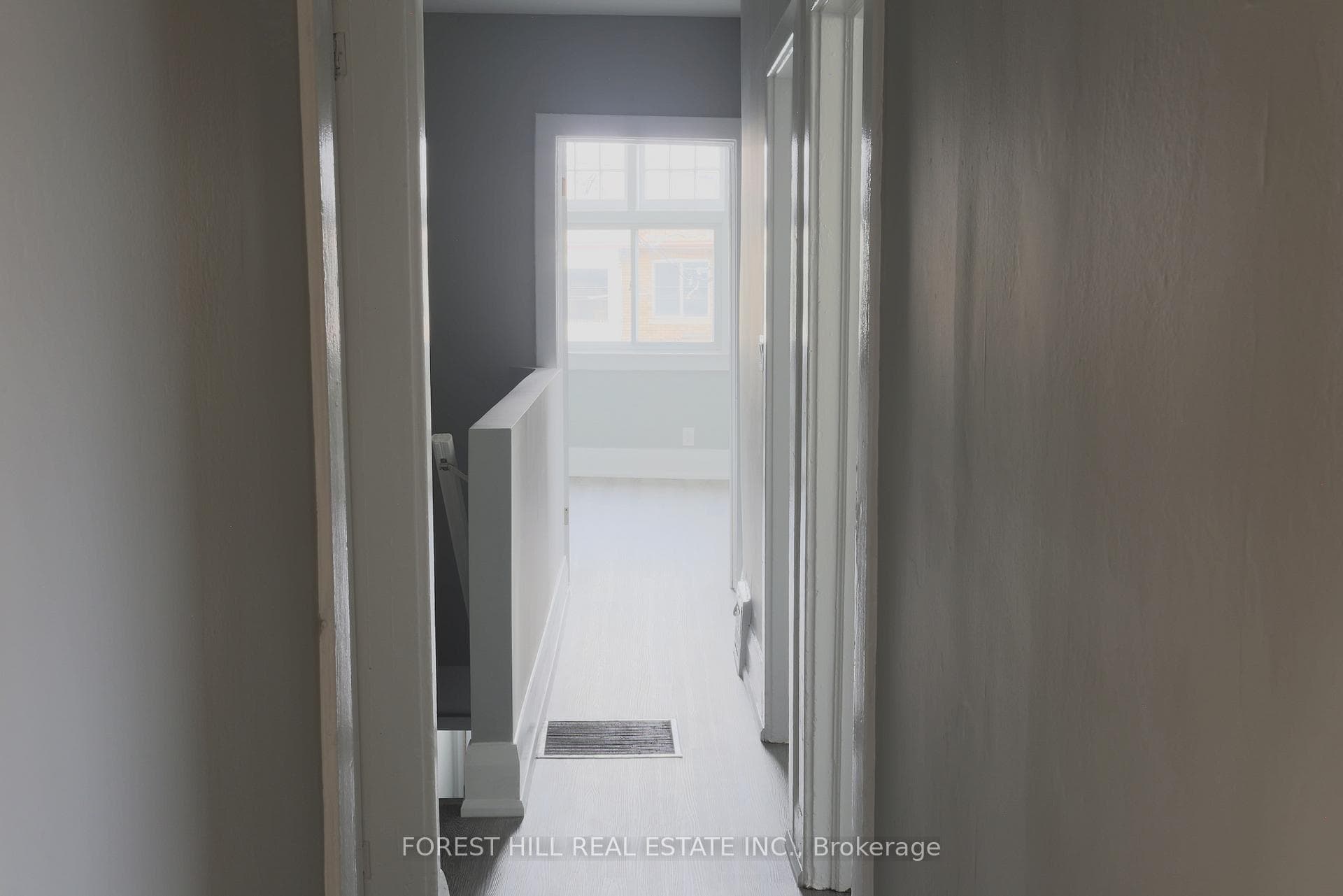 919 Kingston Road photo 5
