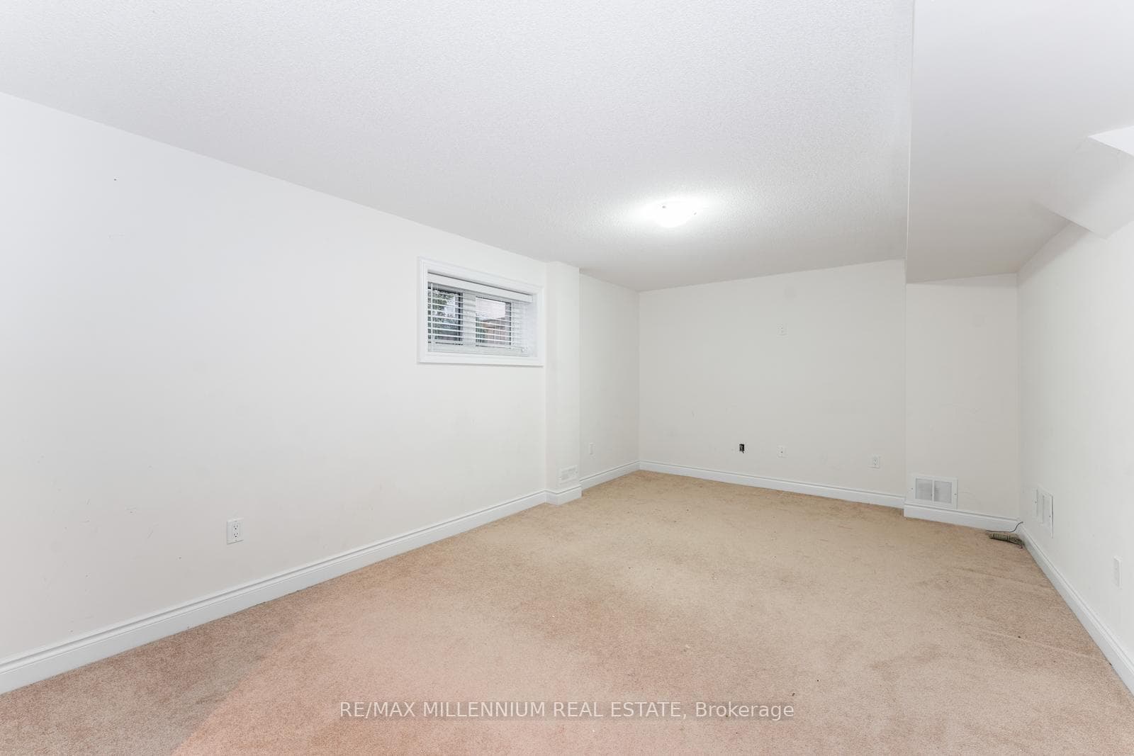 27 Agincourt Circle Unit Bsmt photo 9
