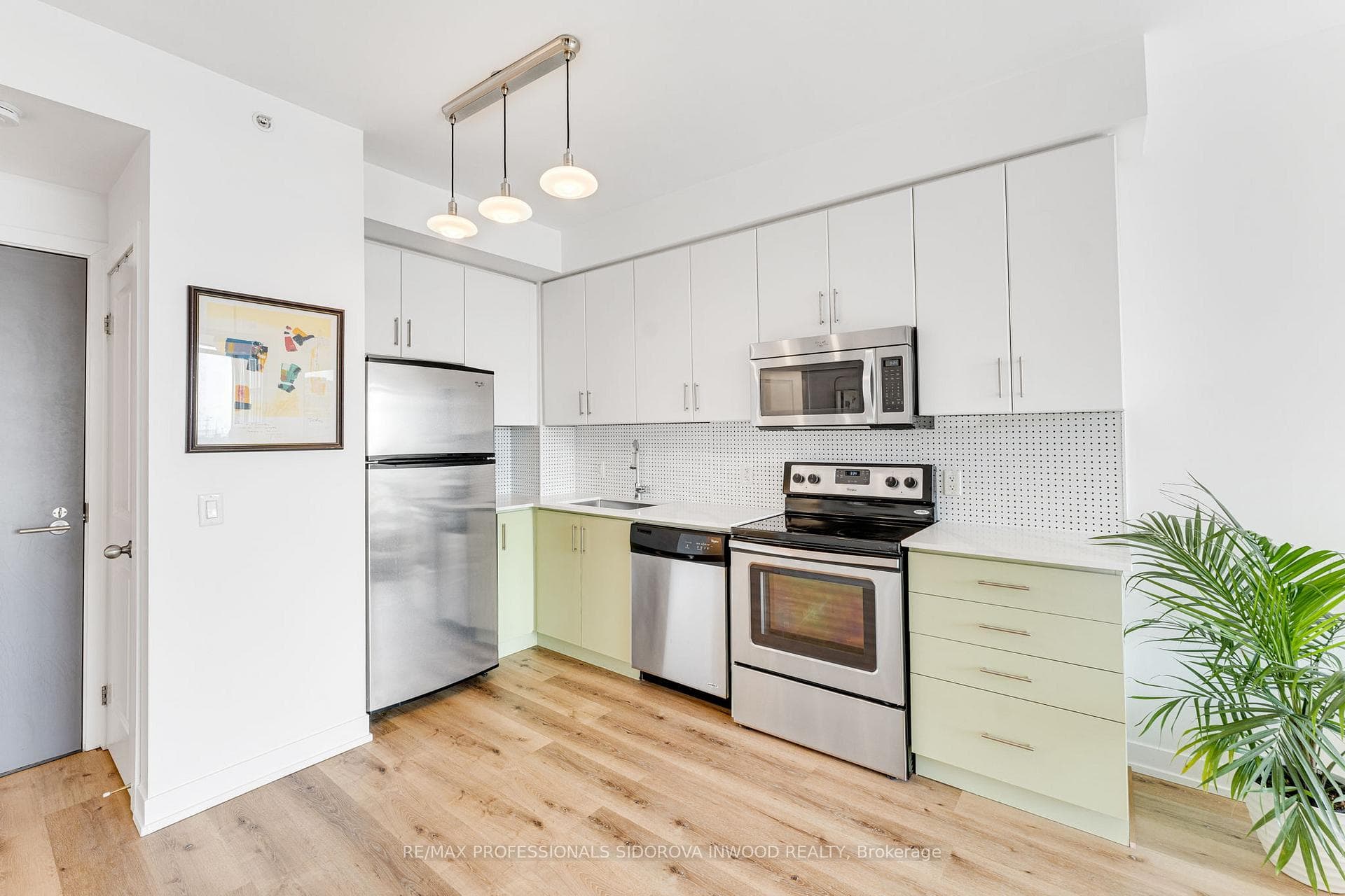 8 Fieldway Road Unit 506 photo 3