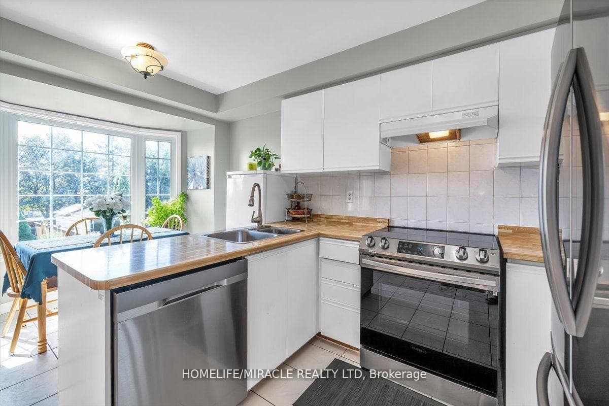 56 Fairmeadow Place photo 9