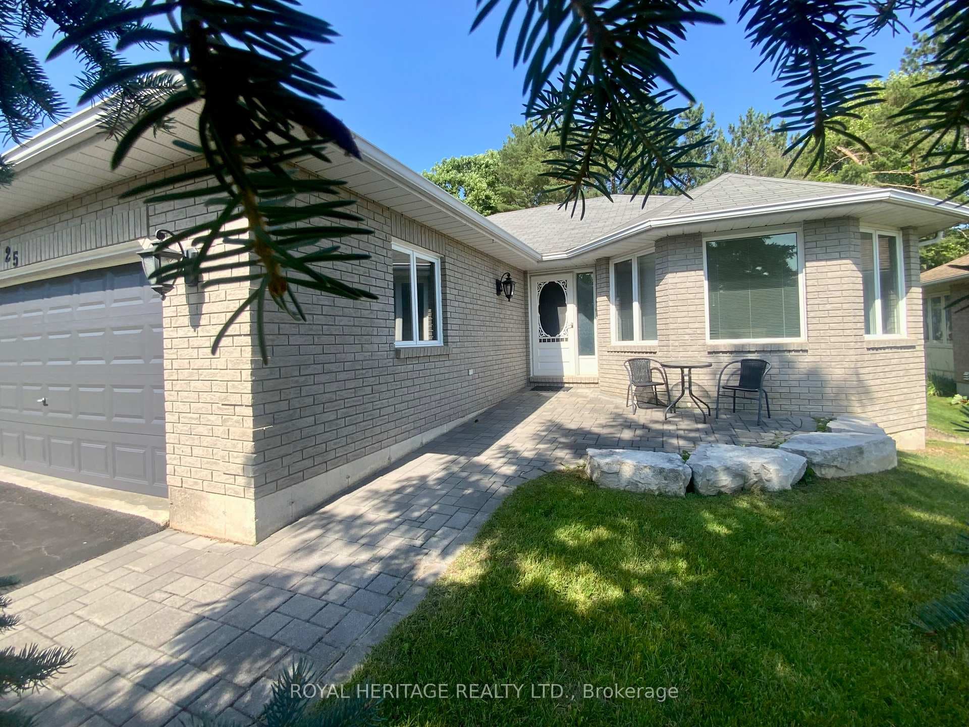 25 Hillview Drive photo 2