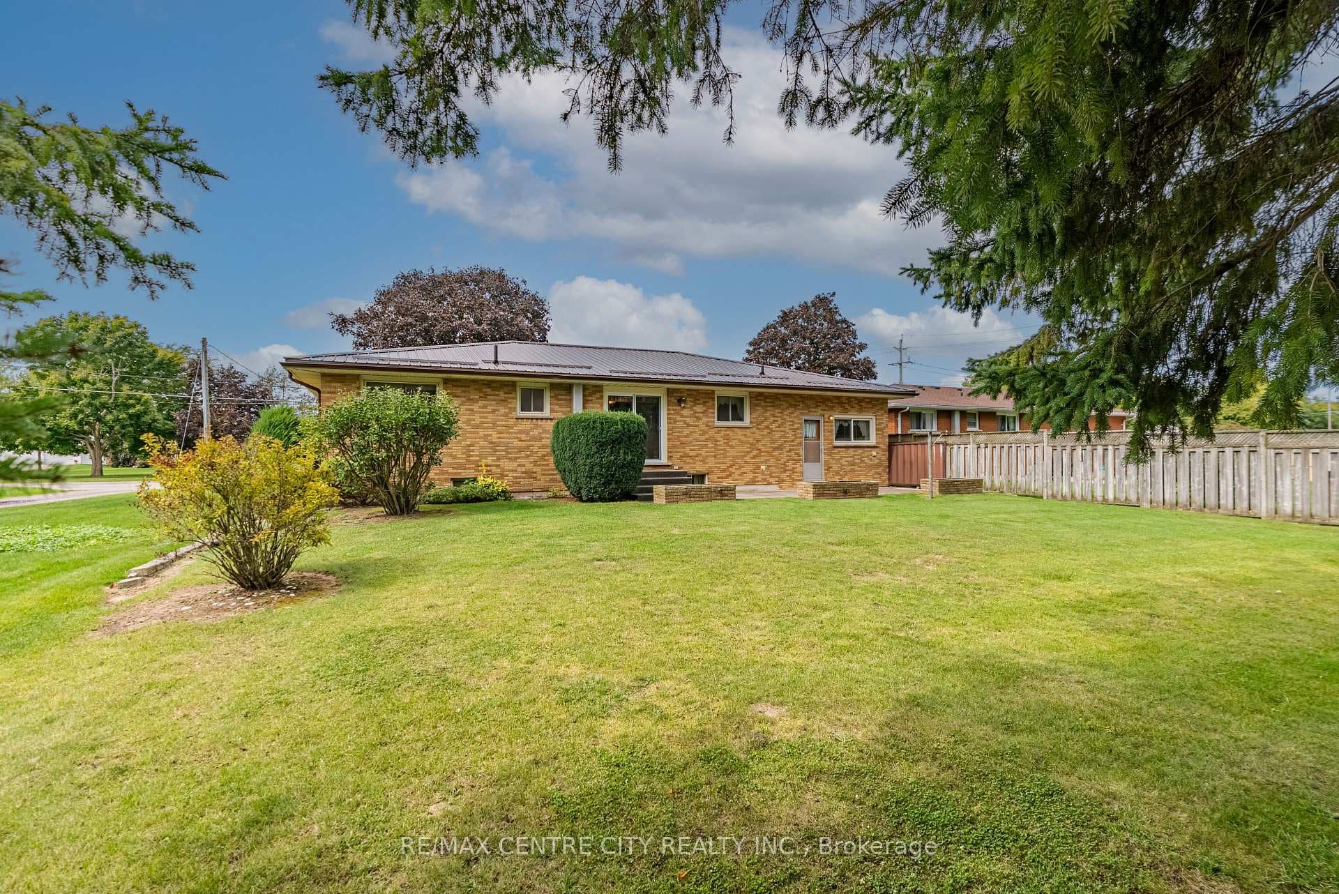 387 John Street photo 37