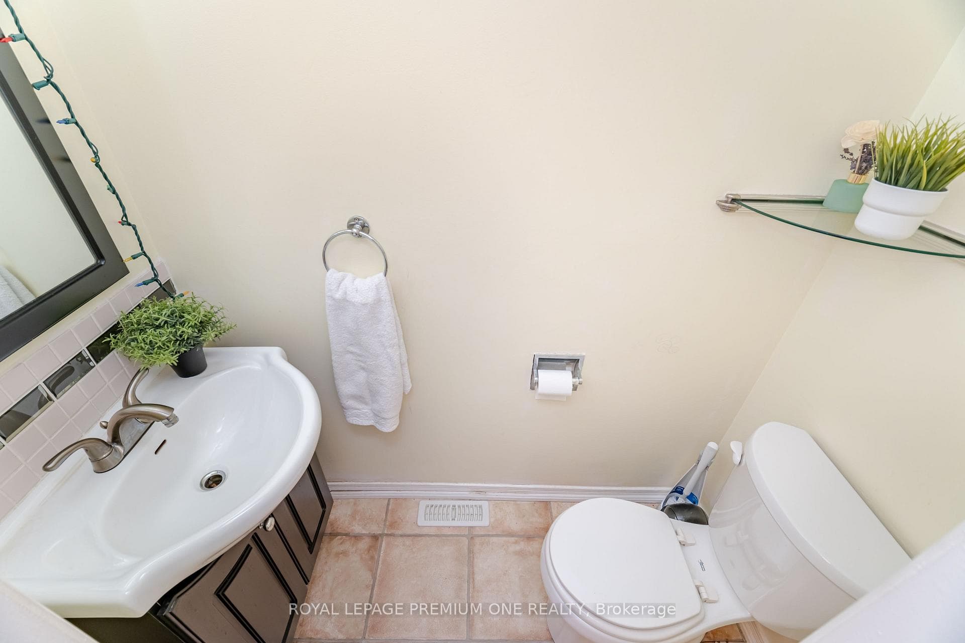 427 Victoria Road Unit B11 photo 17