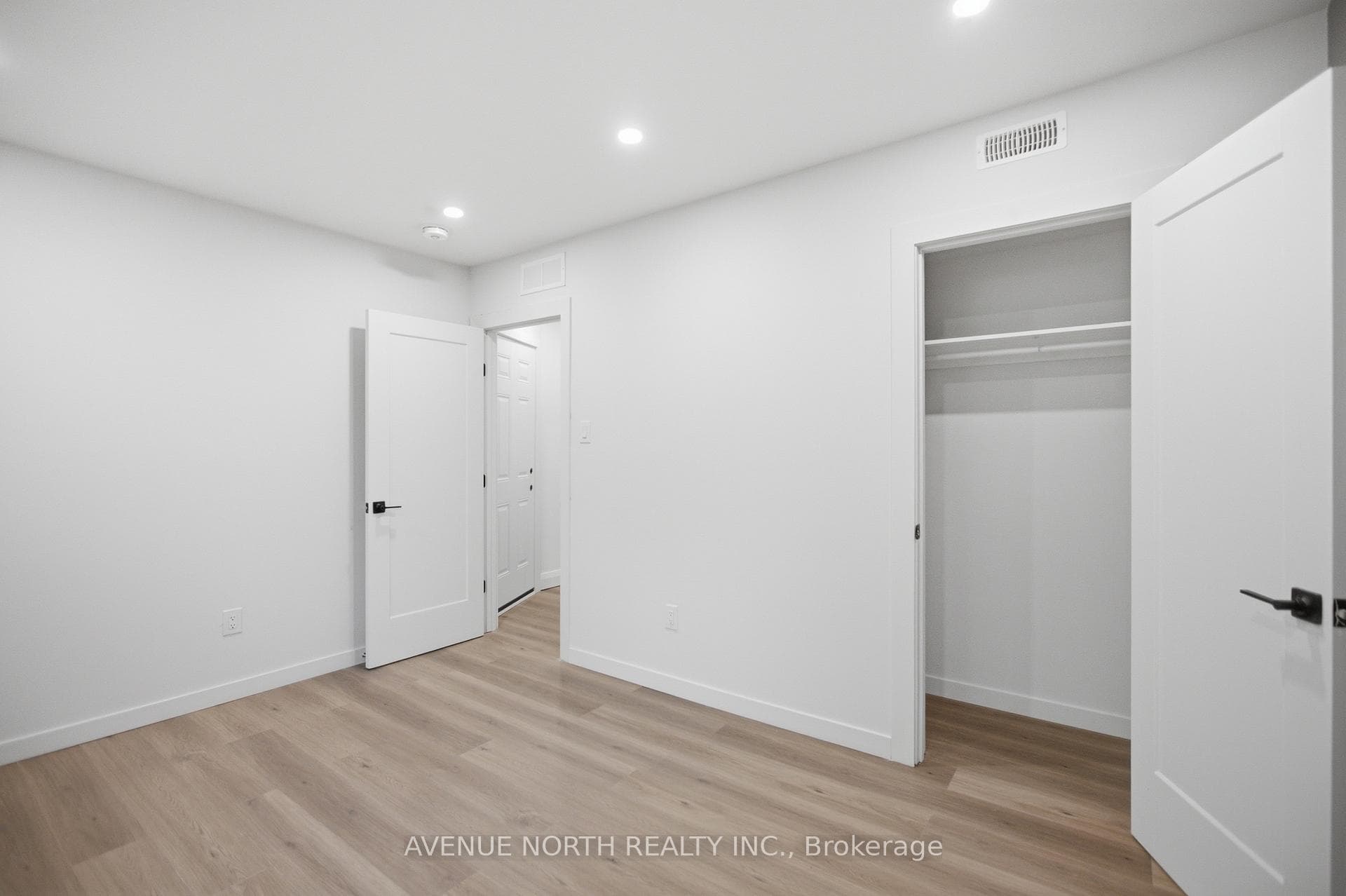 180 Clarence Street Unit 5 photo 13