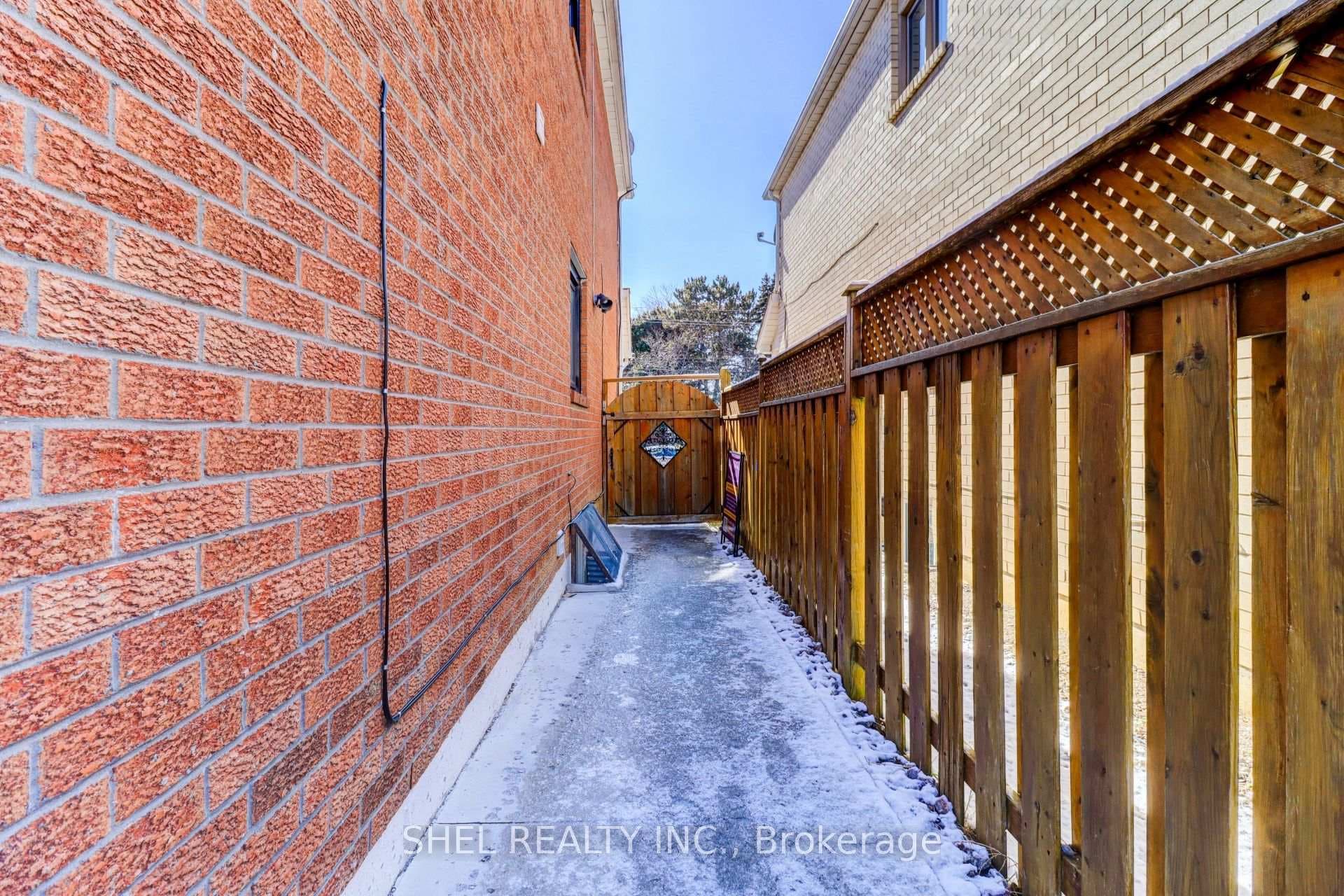 301 Old Harwood Avenue photo 13