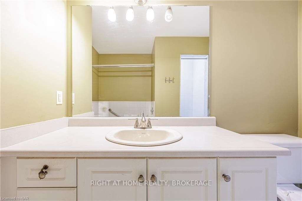Second floor 4 piece bathroom