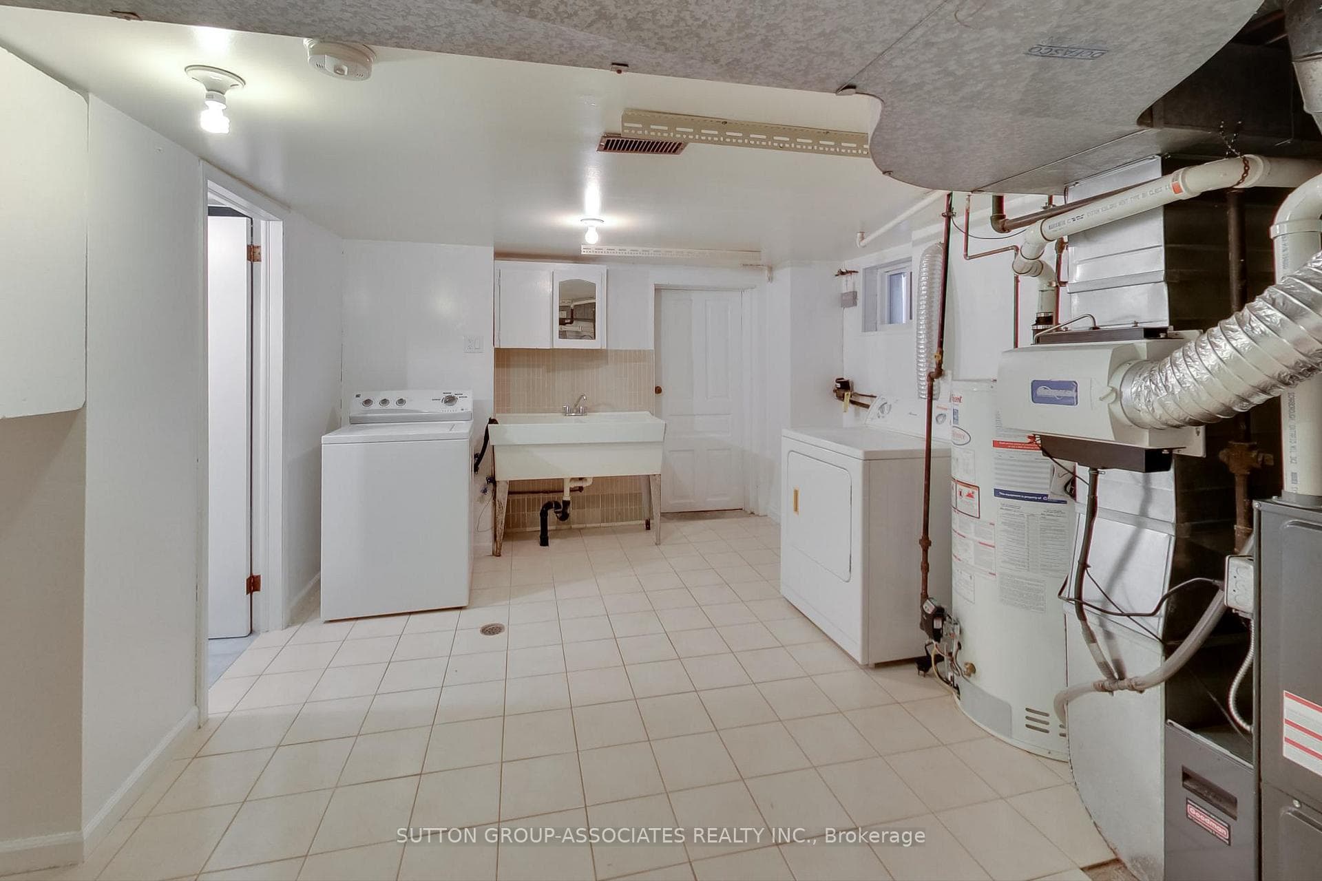 325 Lauder Avenue photo 28