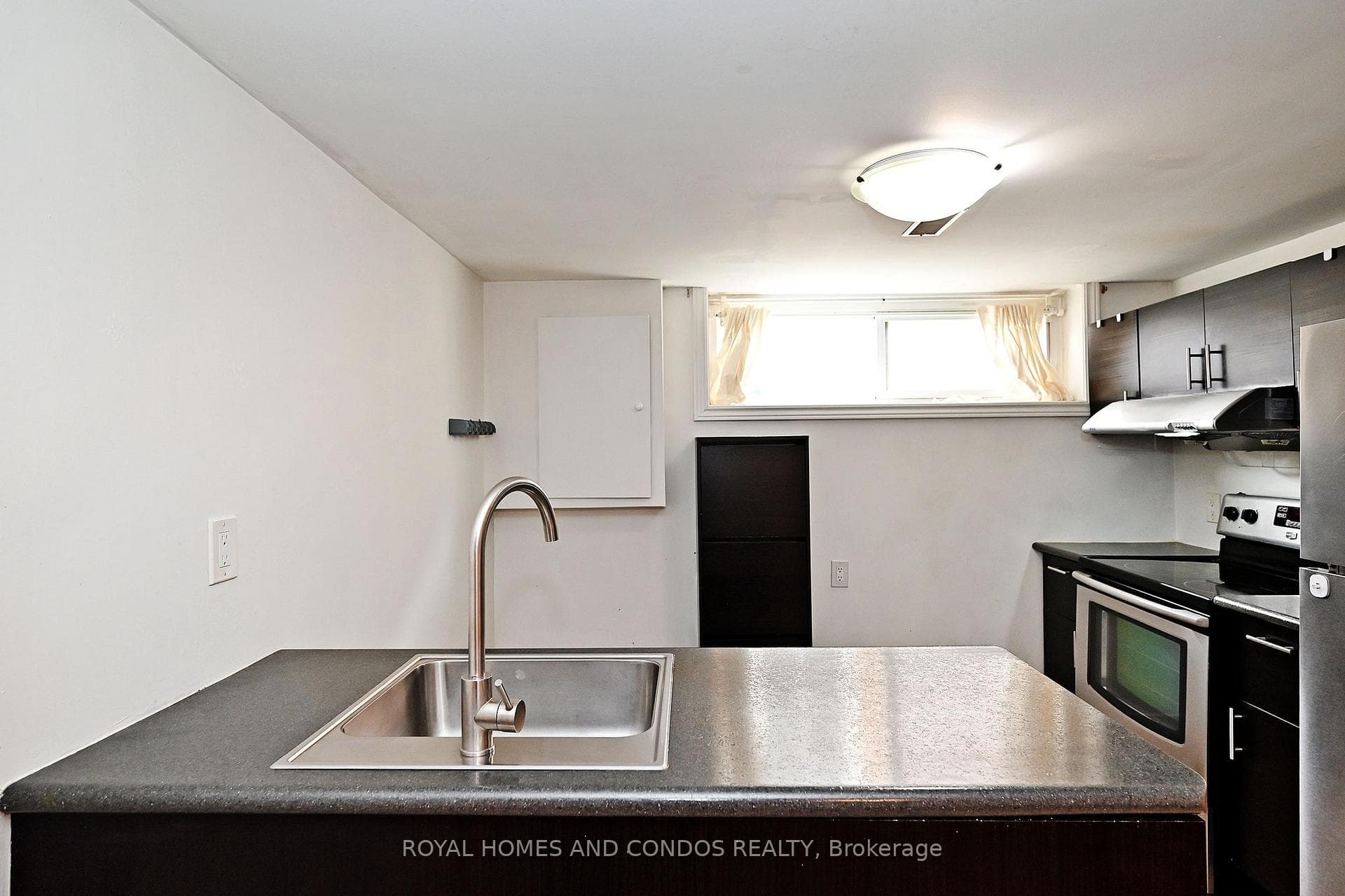 40 Pender Crescent Unit Lower photo 12