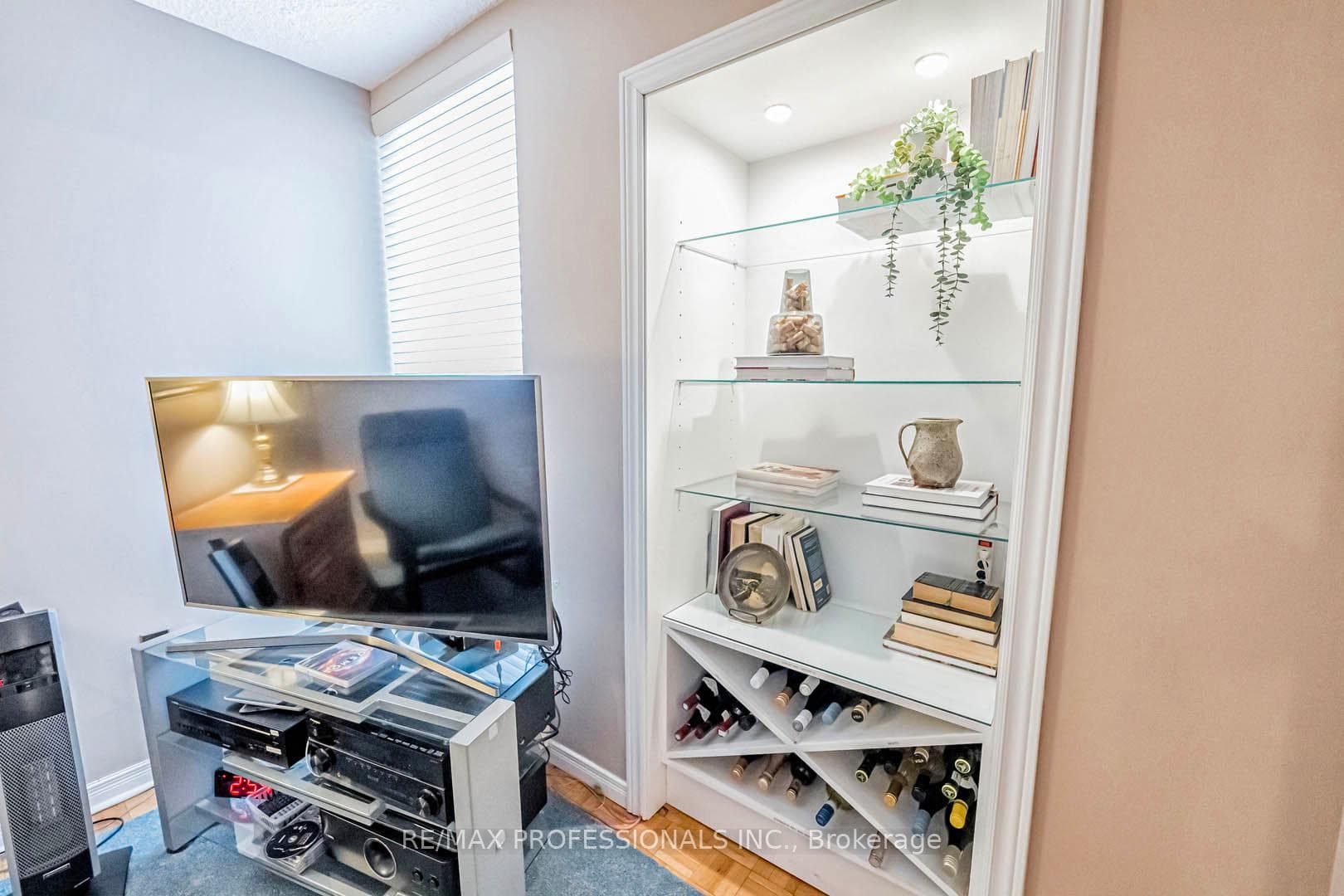 965 Inverhouse Drive Unit 608 photo 12