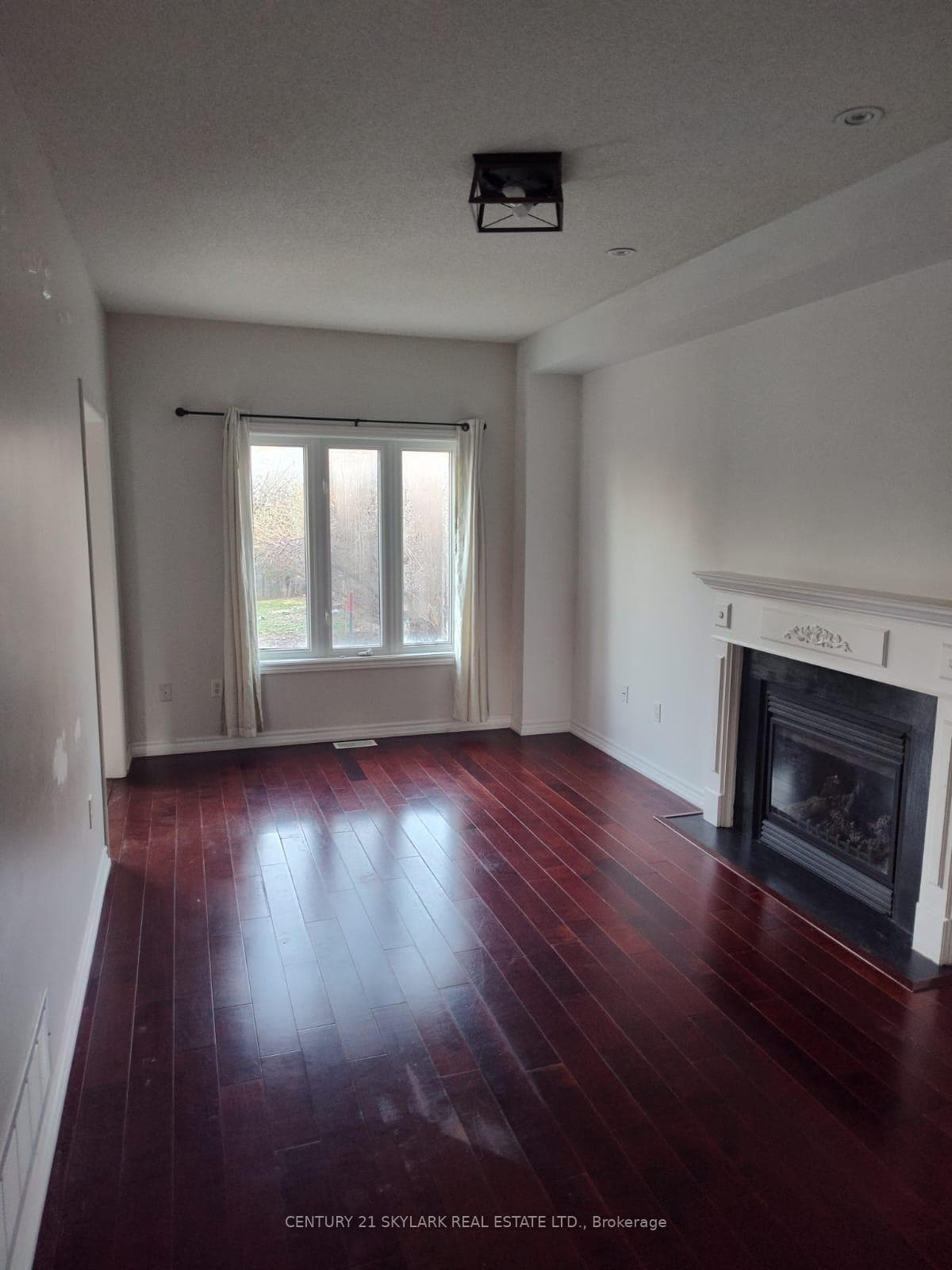 15 Surrey Drive photo 1