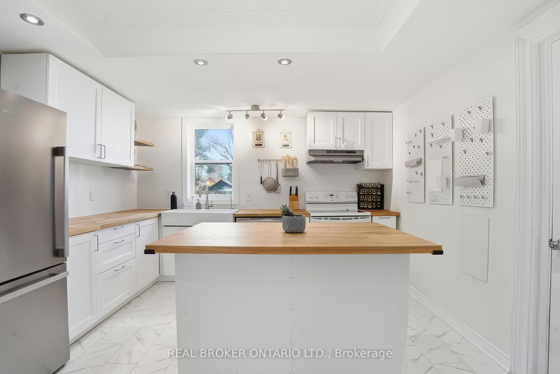 82 Bond Street photo 18