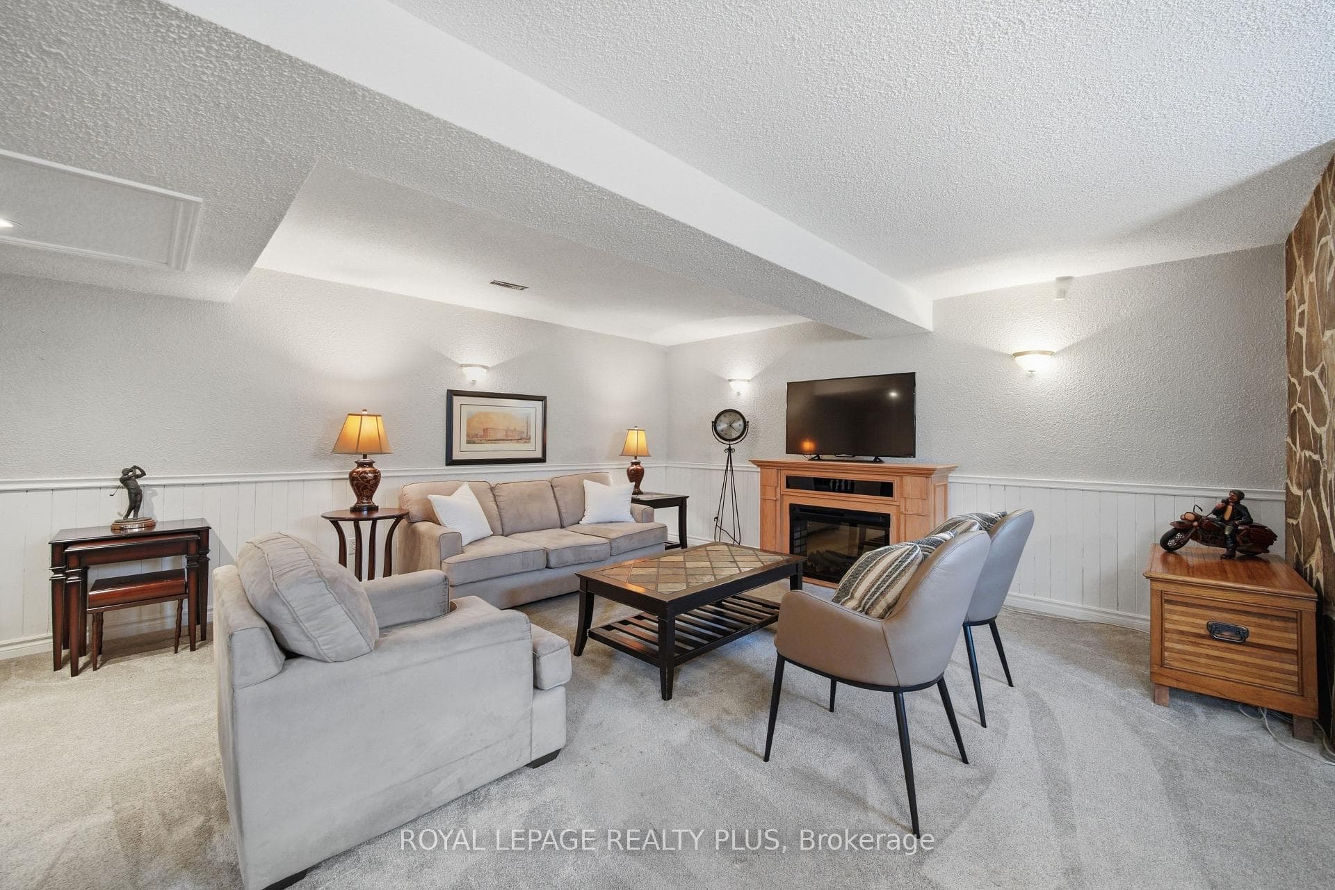 6 Merrydrew Court photo 33