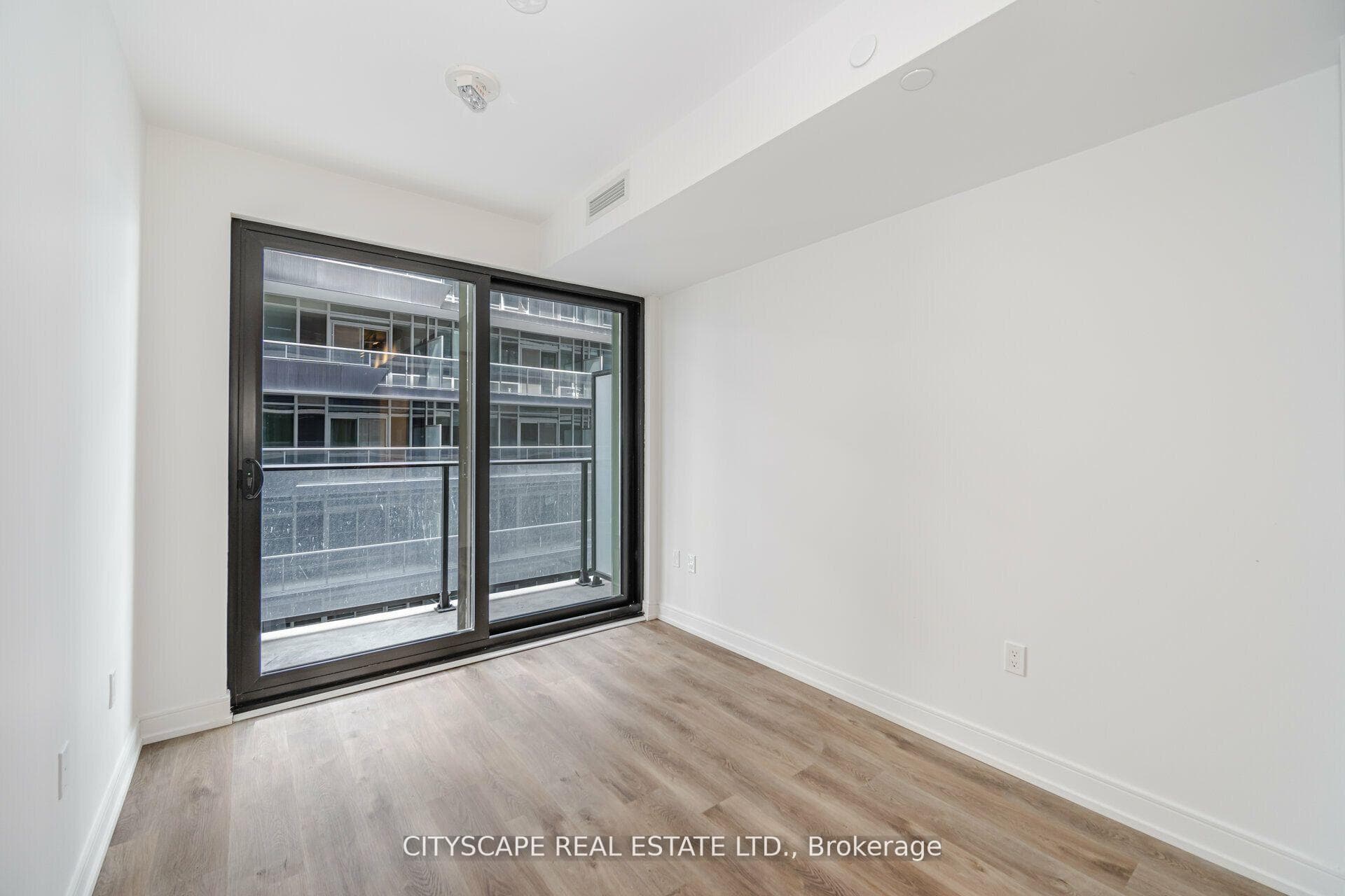 1 Jarvis Street Unit 818 photo 12