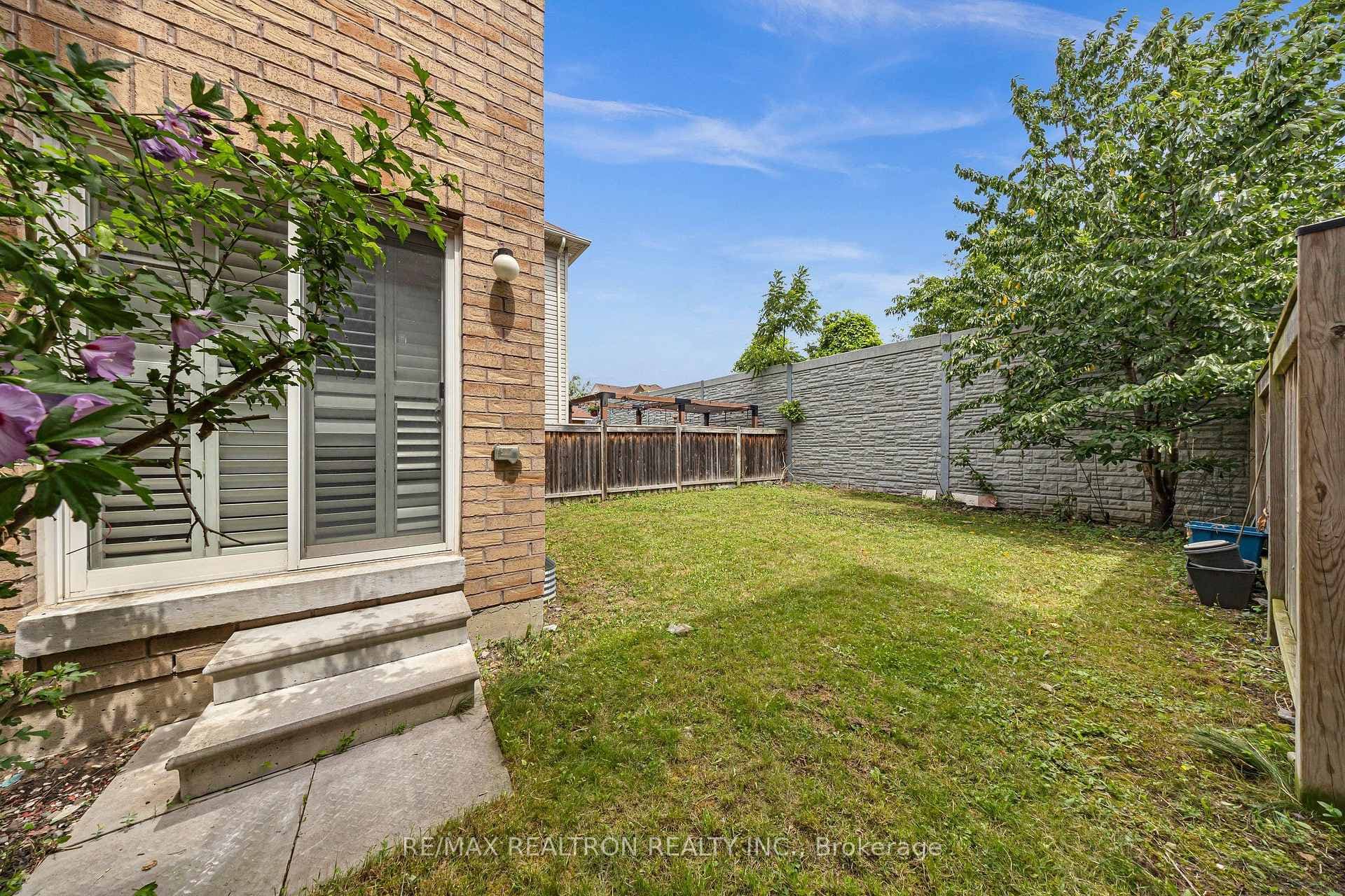 138 Angus Drive photo 6