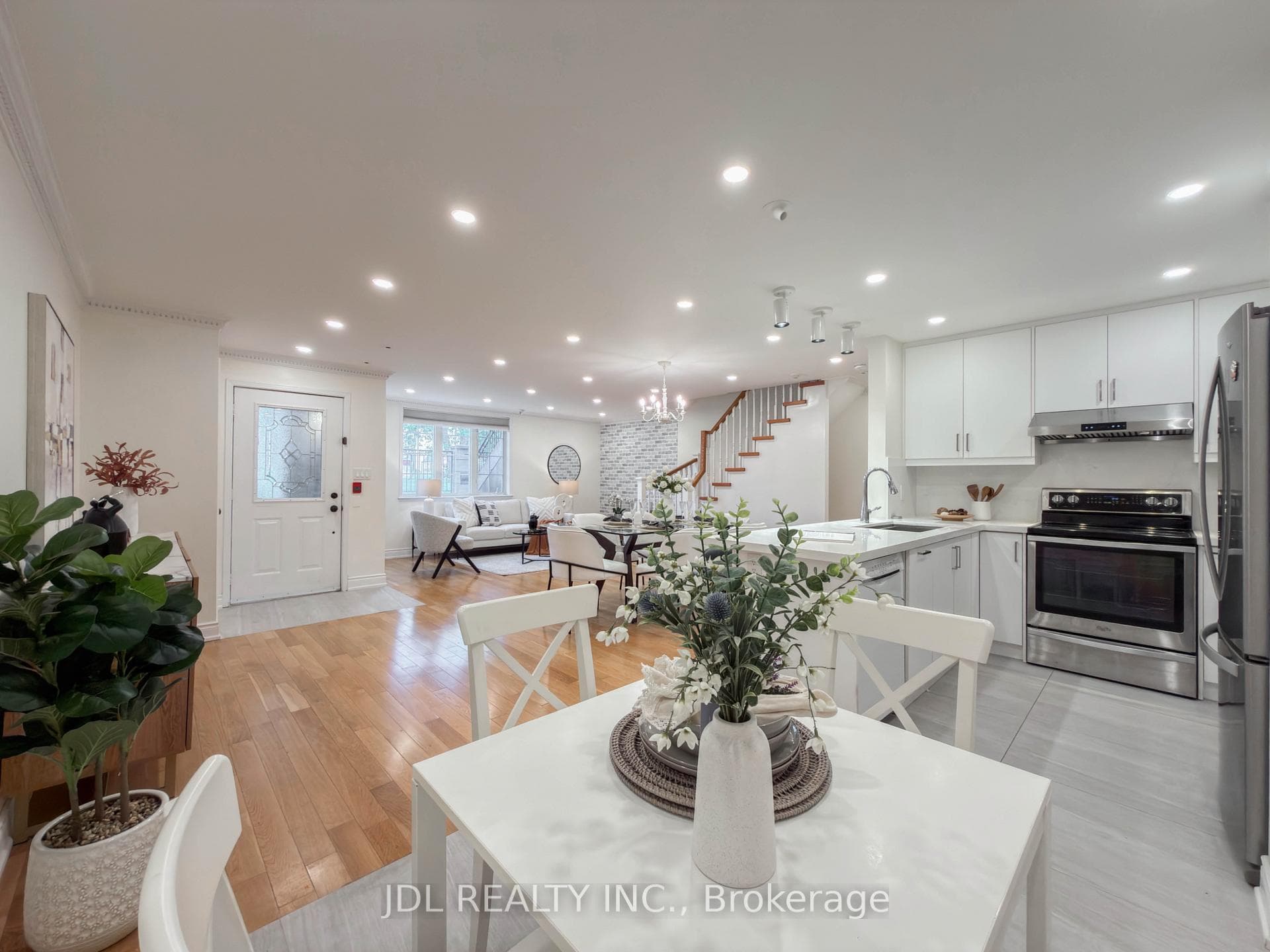 108 Finch Avenue Unit C17 photo 2