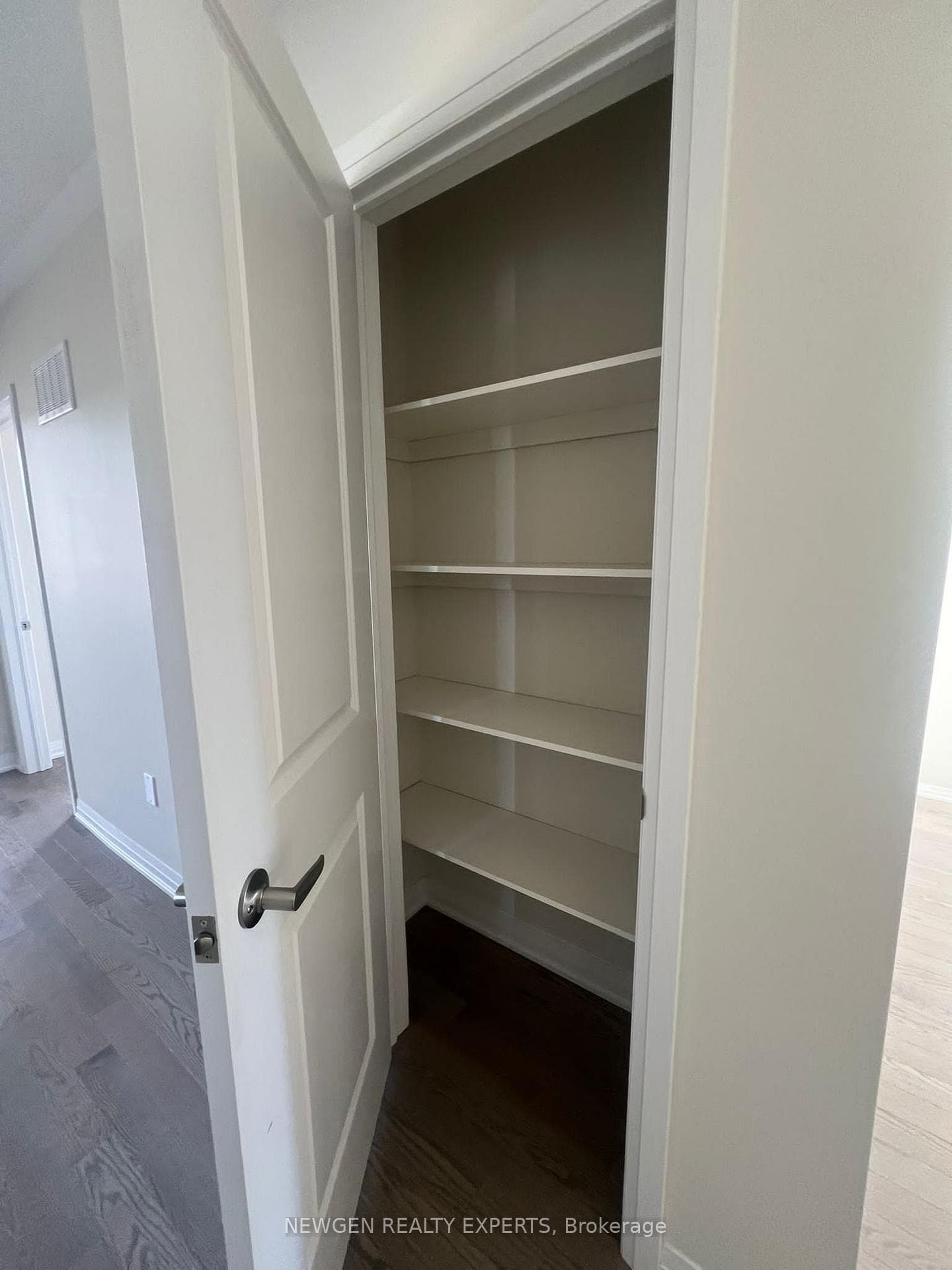 86 Strickland Avenue photo 26