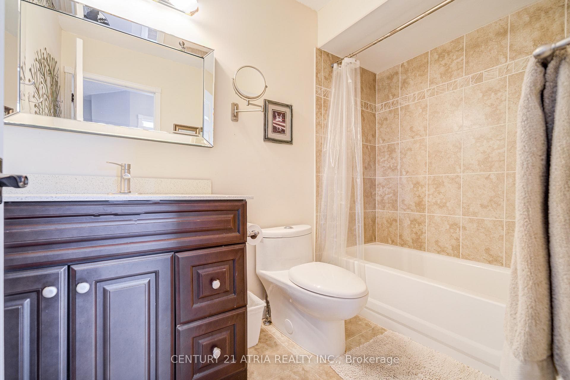 98 Woodroof Crescent photo 32