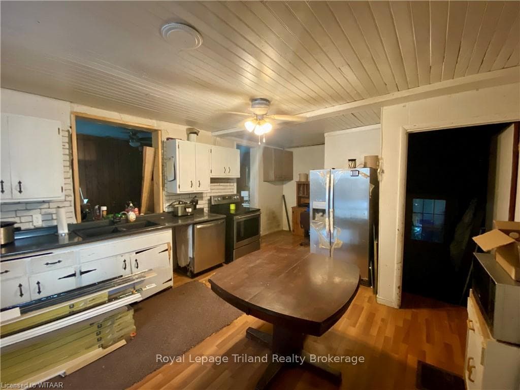 Spacious Eat-In Kitchen