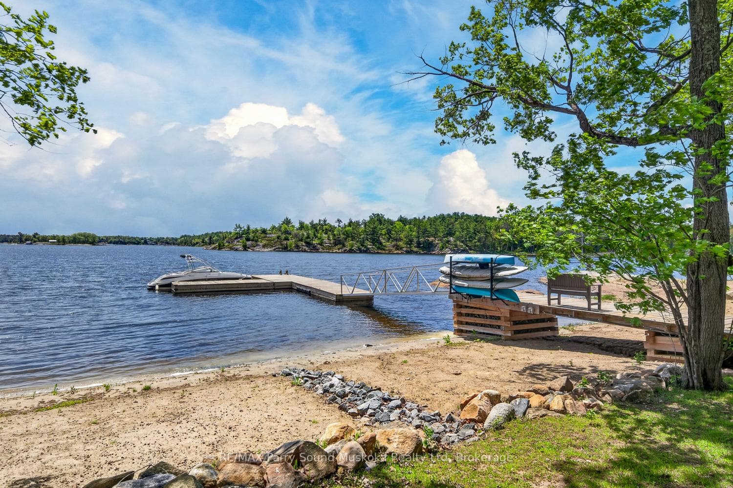 32 A11 Island photo 16